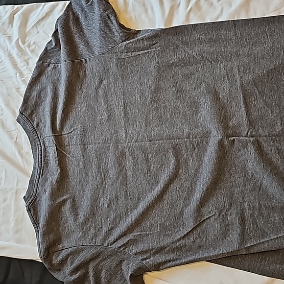 Hurley tshirt - Picture 2 of 2